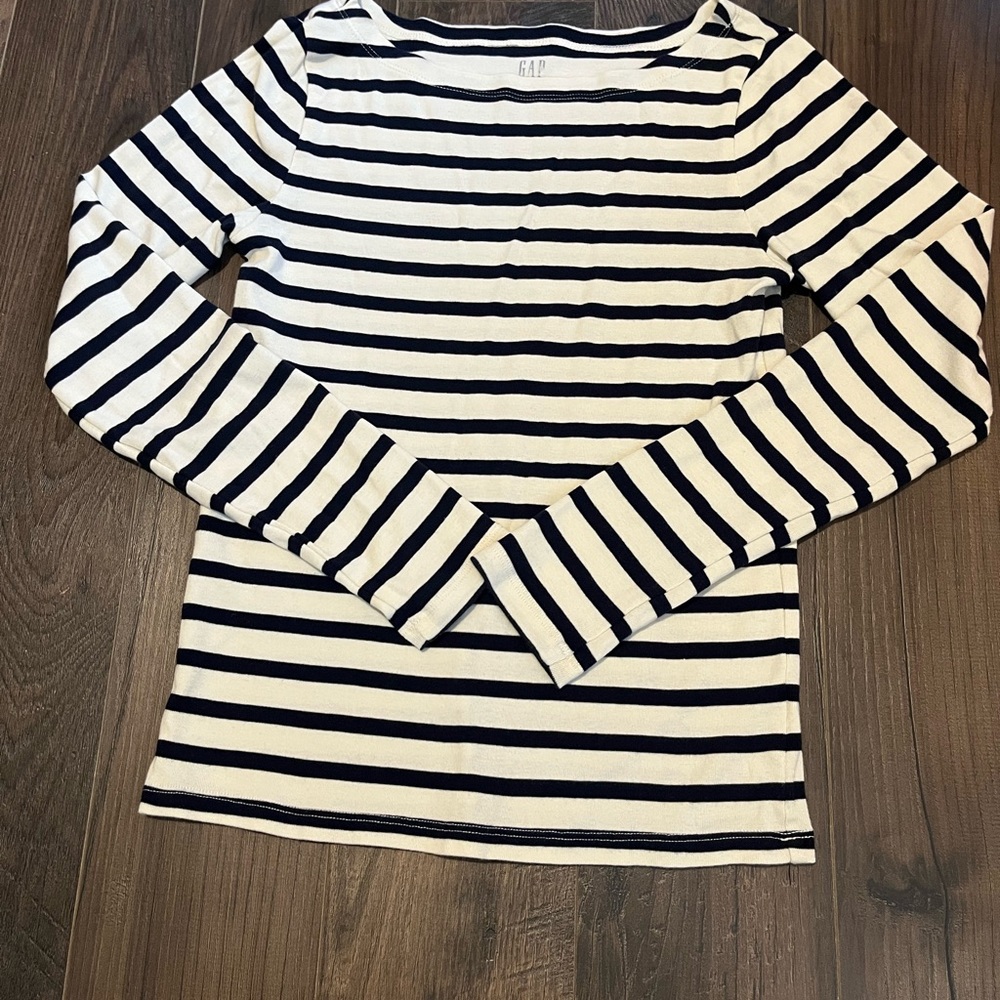 GAP Women's Navy and White Striped Long Sleeve Top